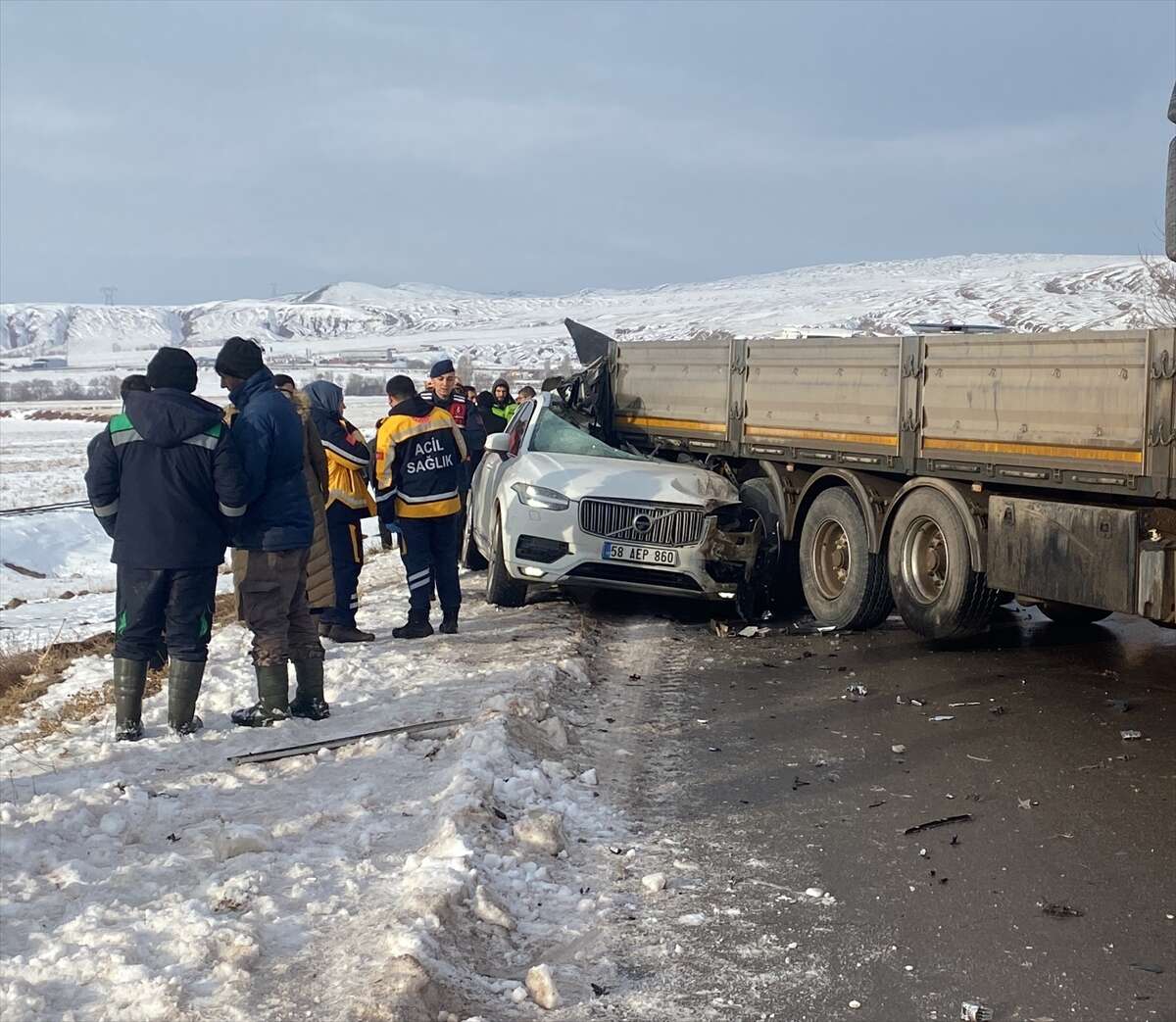 OSB yolunda TIR’a çarpan otomobilden büyük acı çıktı! İş adamı Ahmet Yasak öldü 1